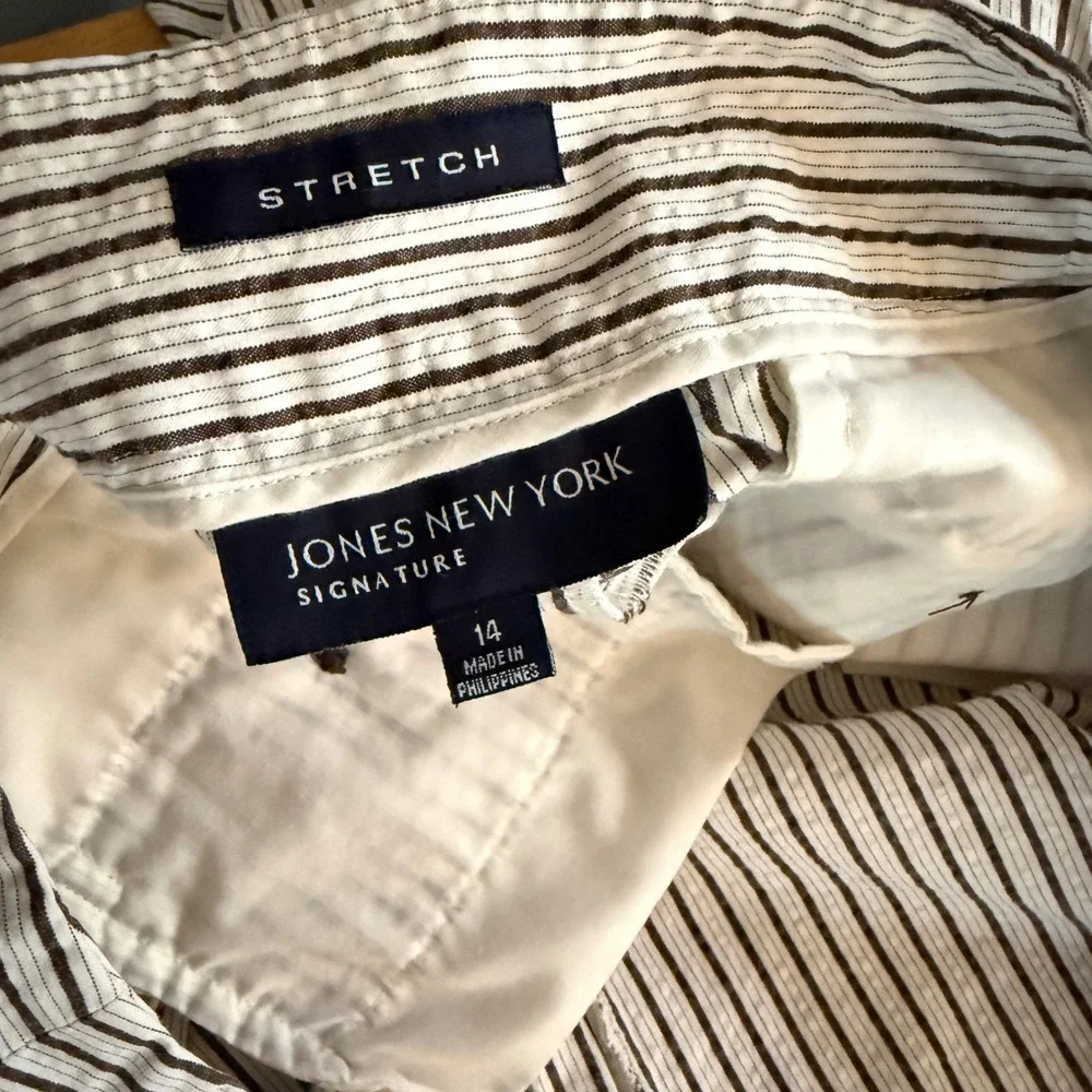 Jones New York Signature Striped Seersucker Bermuda Shorts Womens 14 Brown White